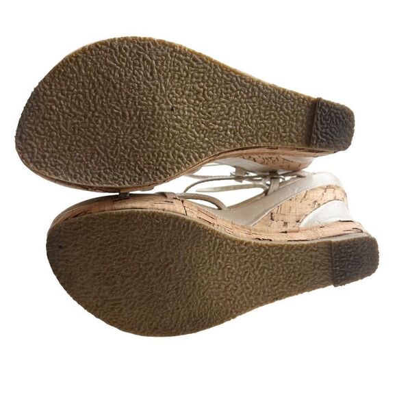 Very Volatile Women’s Beaded Ankle Strap Wedge Heels Cream Tan Size 6 - Picture 6 of 9